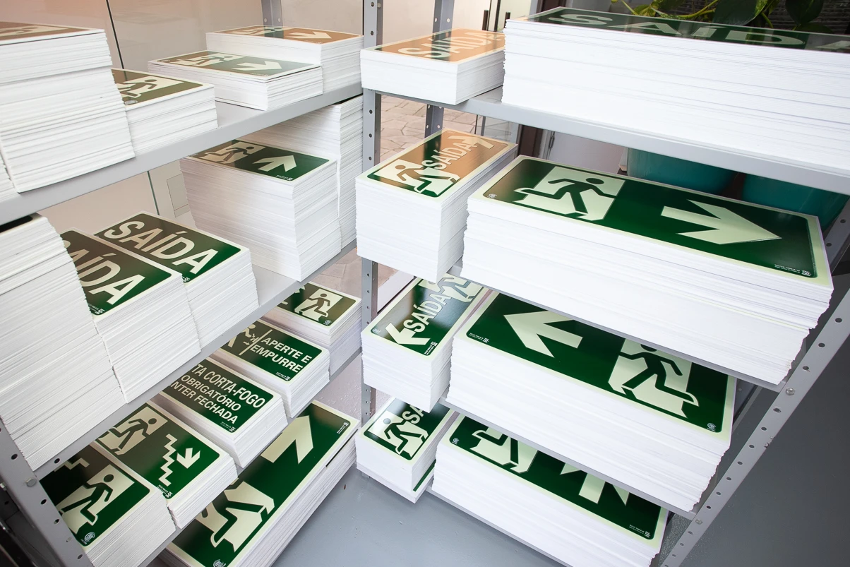 Estoque de placas fotoluminescentes